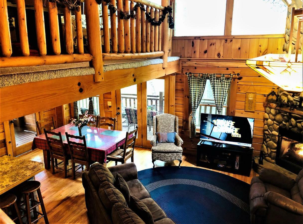 Bear Pleasures Cabin Willa Gatlinburg Zewnętrze zdjęcie